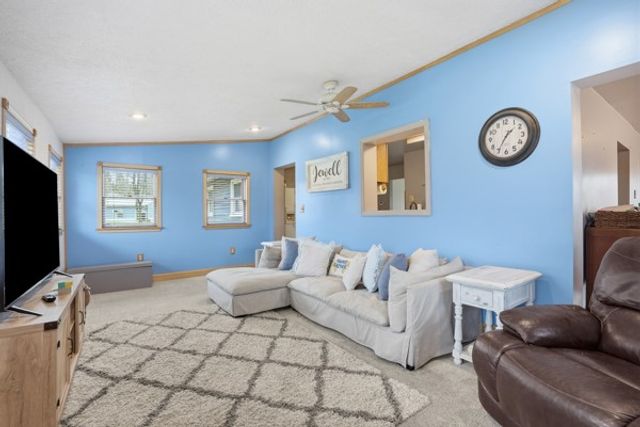 733 Mercer Rd, Beaver, PA 15010