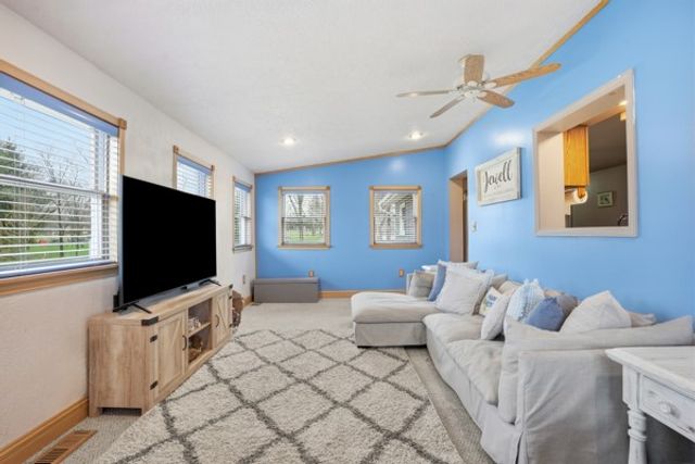 733 Mercer Rd, Beaver, PA 15010