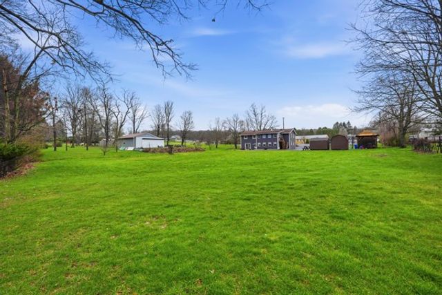 733 Mercer Rd, Beaver, PA 15010