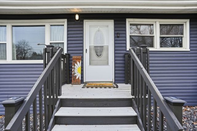 733 Mercer Rd, Beaver, PA 15010