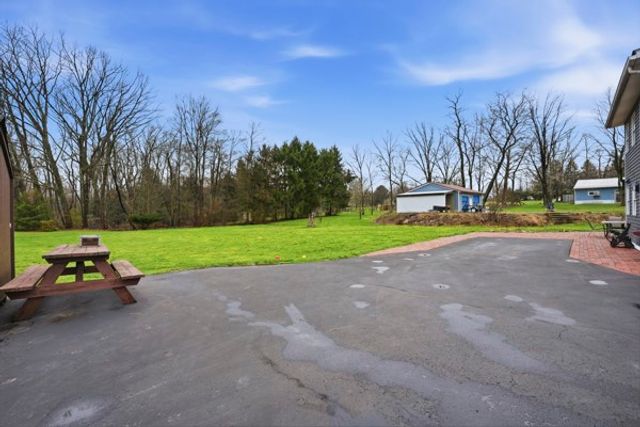 733 Mercer Rd, Beaver, PA 15010