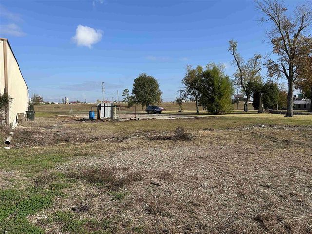 335 W College Street, Lake Charles, LA 70605