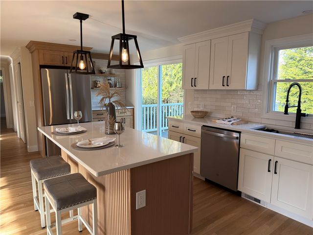 199 FIRST Avenue, East Greenwich, RI 02818