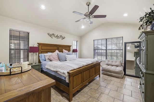 1825 Lois St, Kerrville, TX 78028