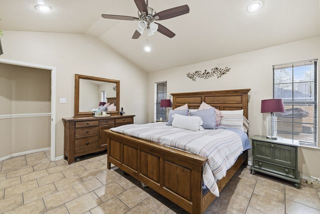 1825 Lois St, Kerrville, TX 78028