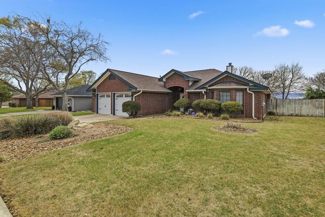 1825 Lois St, Kerrville, TX 78028