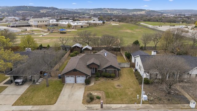 1825 Lois St, Kerrville, TX 78028