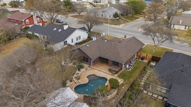 1825 Lois St, Kerrville, TX 78028