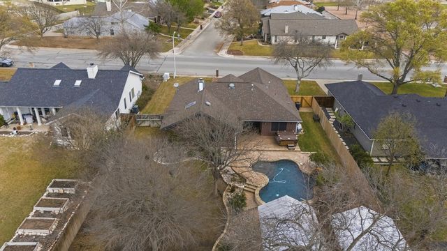 1825 Lois St, Kerrville, TX 78028