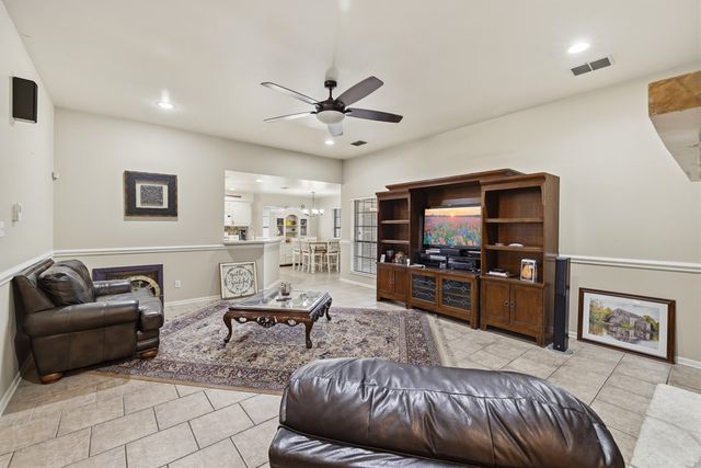 1825 Lois St, Kerrville, TX 78028