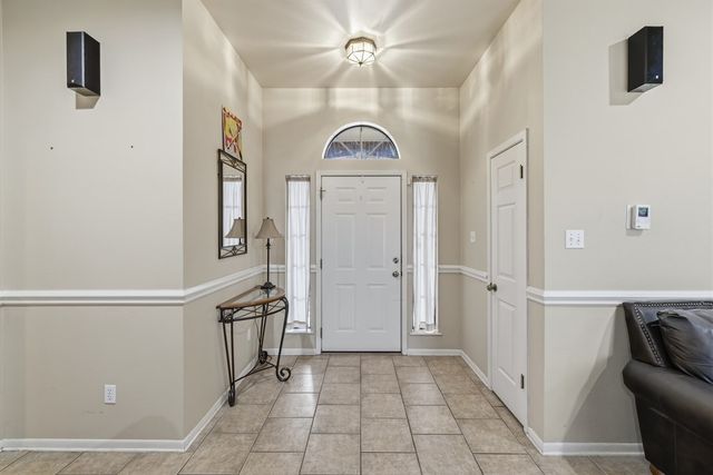 1825 Lois St, Kerrville, TX 78028