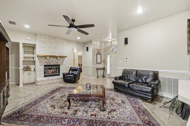 1825 Lois St, Kerrville, TX 78028