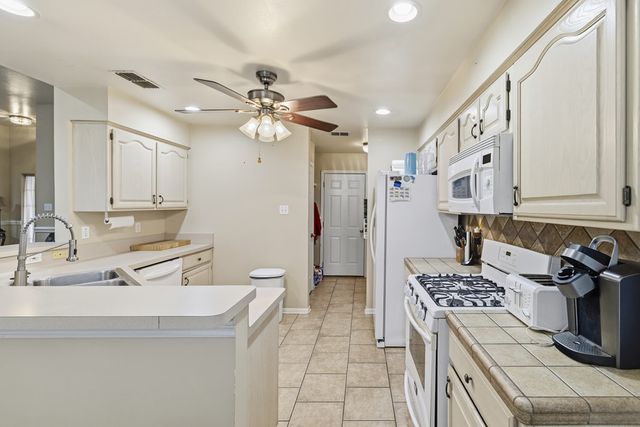 1825 Lois St, Kerrville, TX 78028