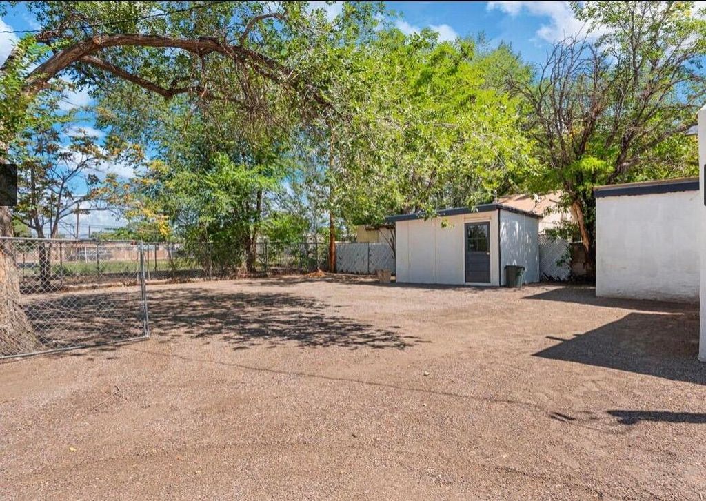 2024 Hinkle Street SE, Albuquerque, NM 87102