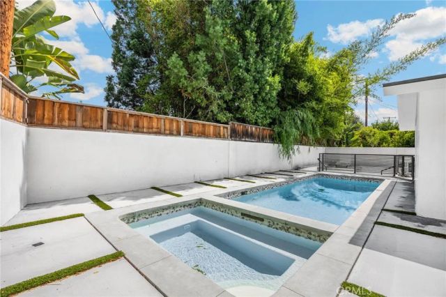 4656 Greenbush, Sherman Oaks, CA 91423