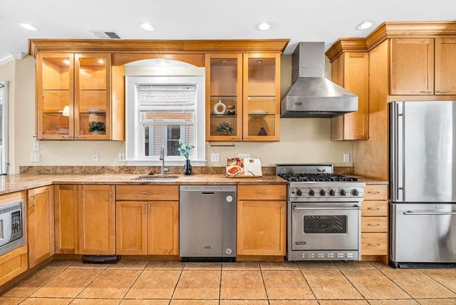 32 Copley St 2, Cambridge, MA 02138