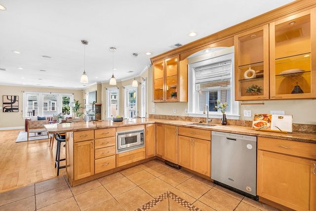 32 Copley St 2, Cambridge, MA 02138