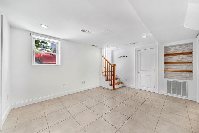 32 Copley St 2, Cambridge, MA 02138