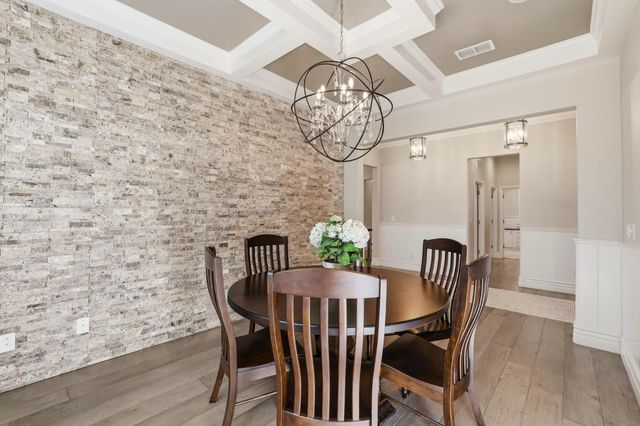 5025 Brightside Ln, Roseville, CA 95661