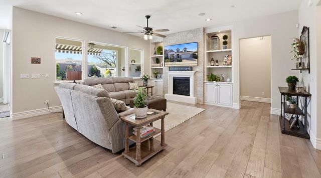 5025 Brightside Ln, Roseville, CA 95661