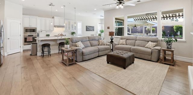 5025 Brightside Ln, Roseville, CA 95661