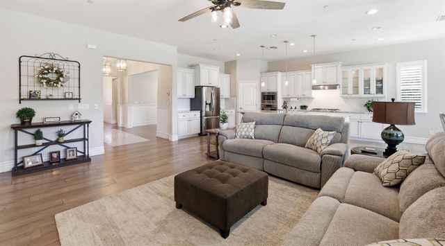 5025 Brightside Ln, Roseville, CA 95661