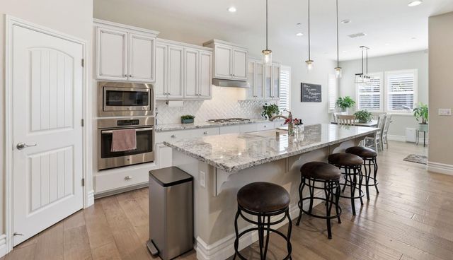 5025 Brightside Ln, Roseville, CA 95661