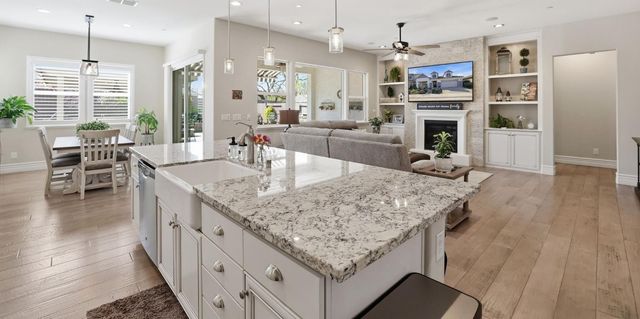 5025 Brightside Ln, Roseville, CA 95661