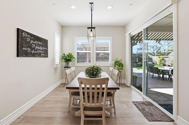 5025 Brightside Ln, Roseville, CA 95661