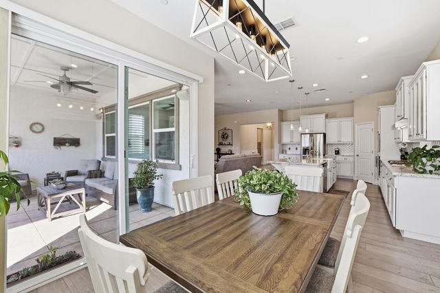 5025 Brightside Ln, Roseville, CA 95661