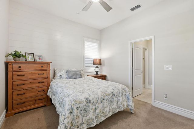 5025 Brightside Ln, Roseville, CA 95661