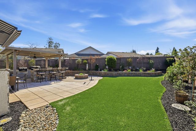 5025 Brightside Ln, Roseville, CA 95661