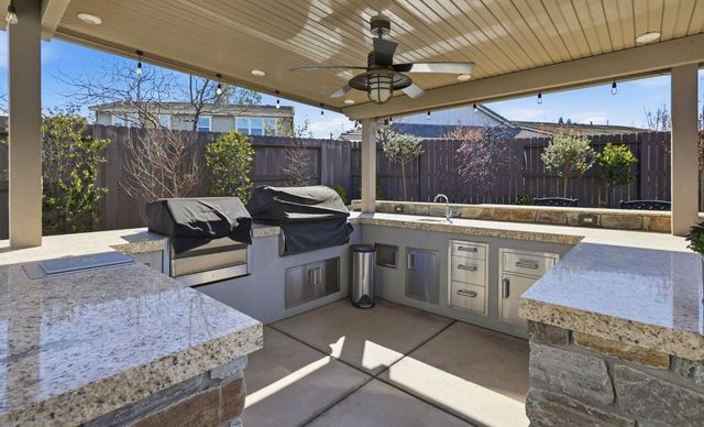 5025 Brightside Ln, Roseville, CA 95661