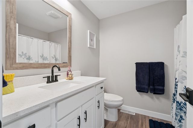 1264 Cedar Springs Dr, Marion, IA 52302