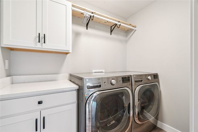 1264 Cedar Springs Dr, Marion, IA 52302