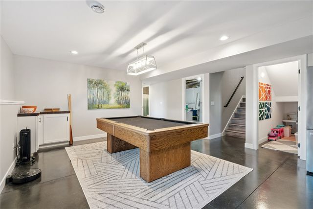 1264 Cedar Springs Dr, Marion, IA 52302