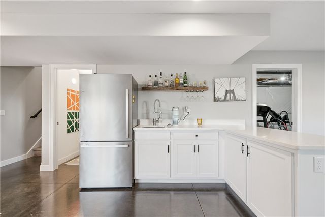 1264 Cedar Springs Dr, Marion, IA 52302