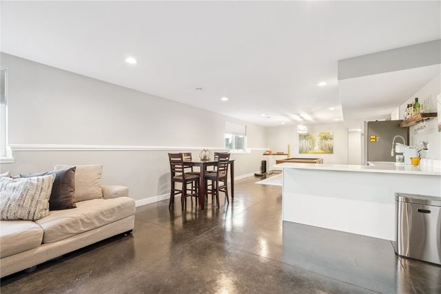 1264 Cedar Springs Dr, Marion, IA 52302