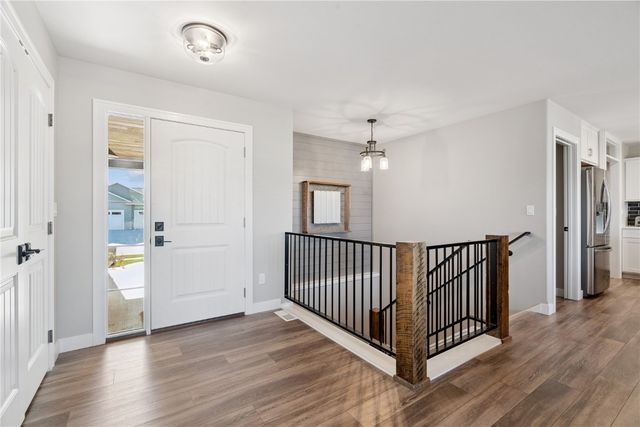 1264 Cedar Springs Dr, Marion, IA 52302