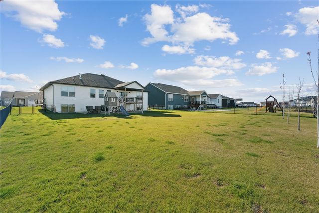 1264 Cedar Springs Dr, Marion, IA 52302