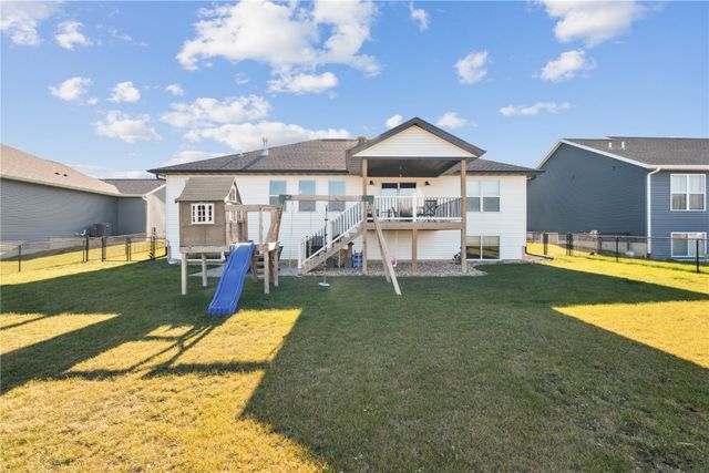 1264 Cedar Springs Dr, Marion, IA 52302