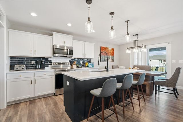 1264 Cedar Springs Dr, Marion, IA 52302