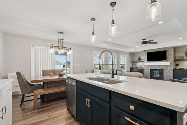 1264 Cedar Springs Dr, Marion, IA 52302