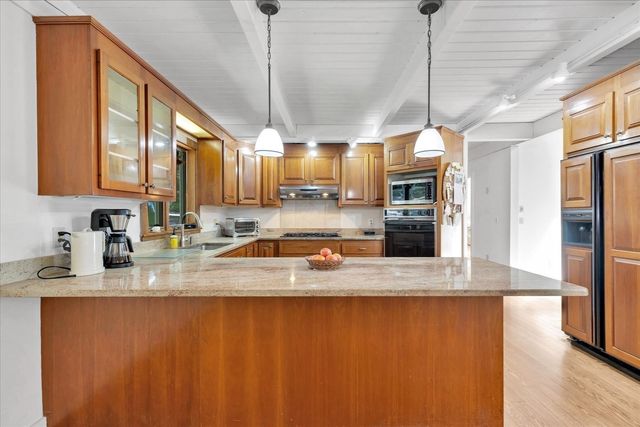 12 Sawmill Rd, Barnstable, MA 02648