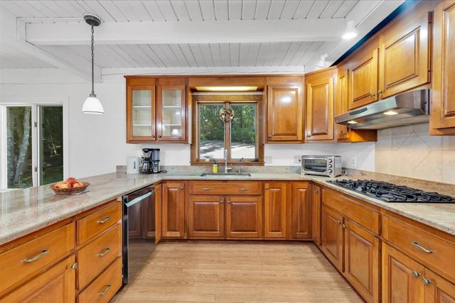 12 Sawmill Rd, Barnstable, MA 02648