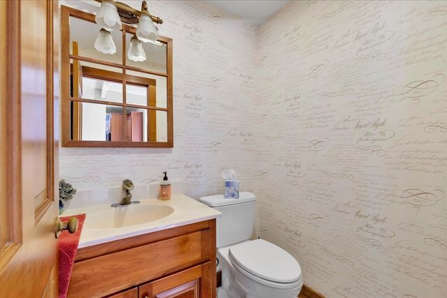 12 Sawmill Rd, Barnstable, MA 02648