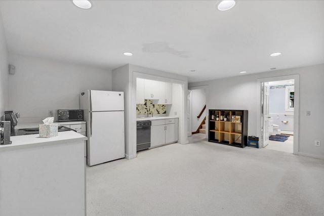 12 Sawmill Rd, Barnstable, MA 02648