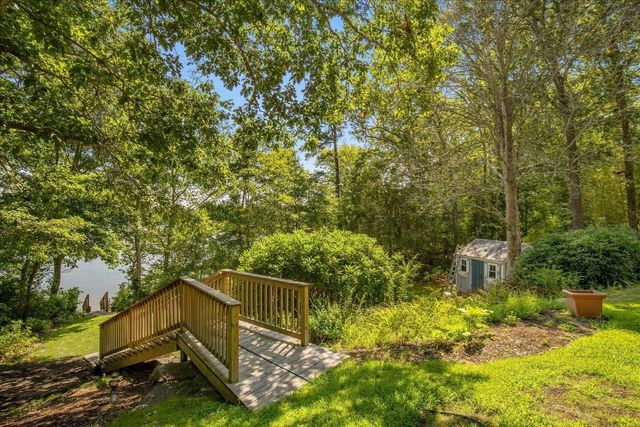 12 Sawmill Rd, Barnstable, MA 02648