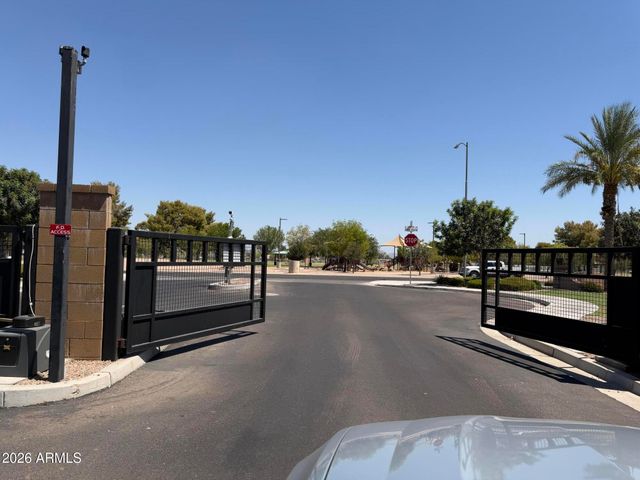 6628 S 4TH Street, Phoenix, AZ 85042