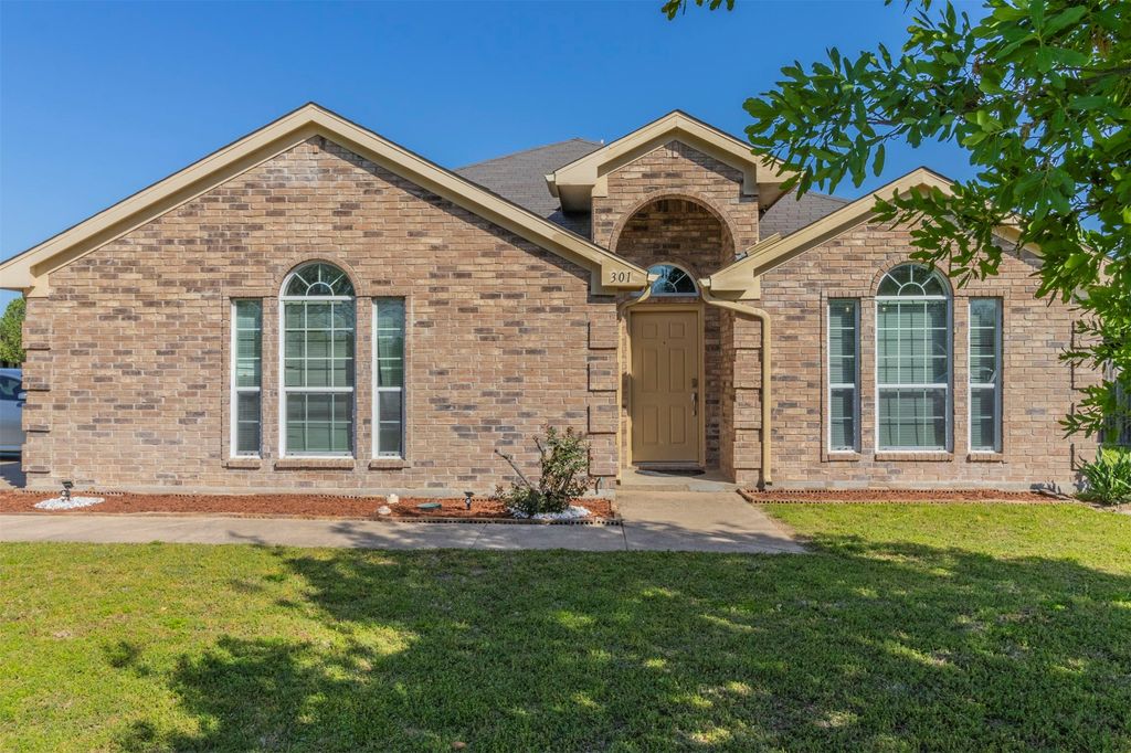 301 Wintergreen Court, Weatherford, TX 76085